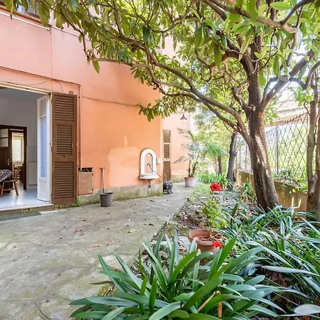 Joivy Sunny Flat Near The Apartment